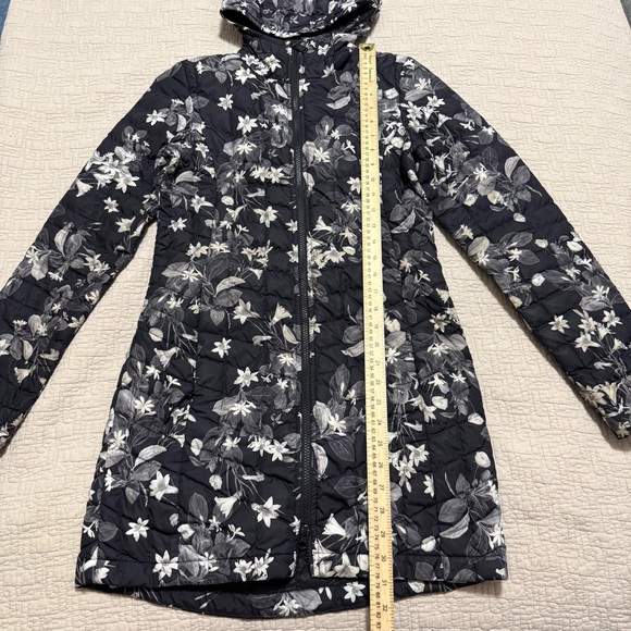 The North Face ThermoBall Parka II Black Floral Women’s Size XS - Picture 5 of 13
